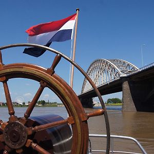 Boat 'Opoe Sientje'